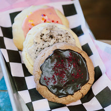 Load image into Gallery viewer, Foxship Bakery Vegan Assorted Poptart Cookie Flight