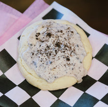 Load image into Gallery viewer, Foxship Bakery Vegan Oreo Poptart Cookie