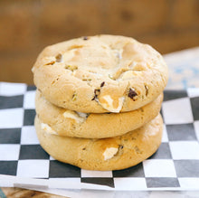 Load image into Gallery viewer, 6 Quarter Pound Vegan Cannoli Cookies