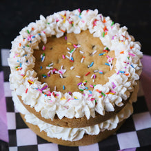 Load image into Gallery viewer, Vegan Mini Cookie Cake -PICK UP ONLY